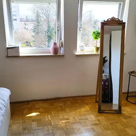 Dg R- Helle 40m2 2-zimmer Naehe Salzburg Apartment